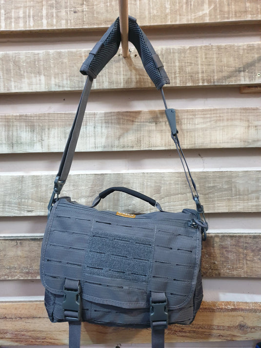 Bush Tracks Snapper Shoulder Bag